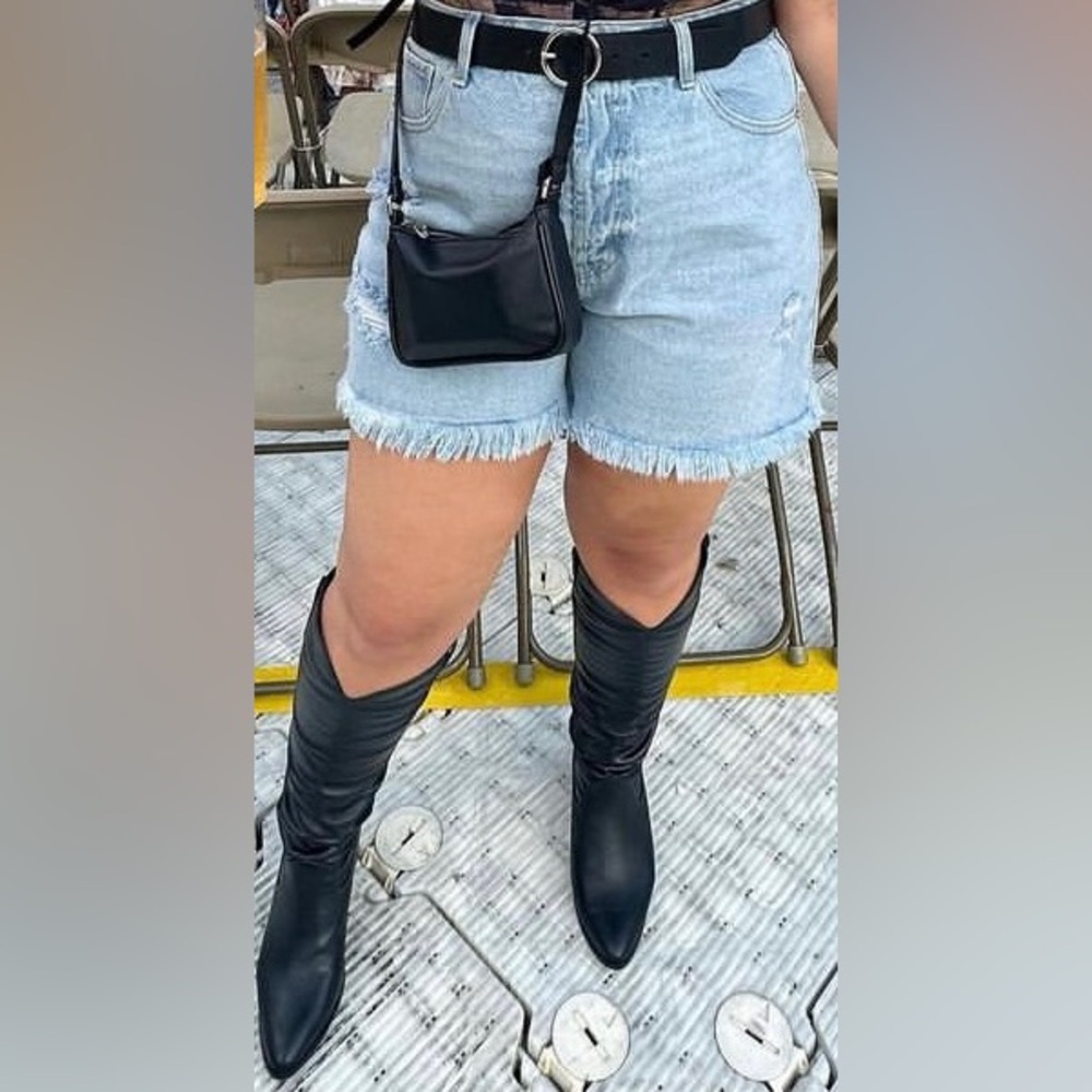 Renuu Black Pointed-Toe Knee-High boots